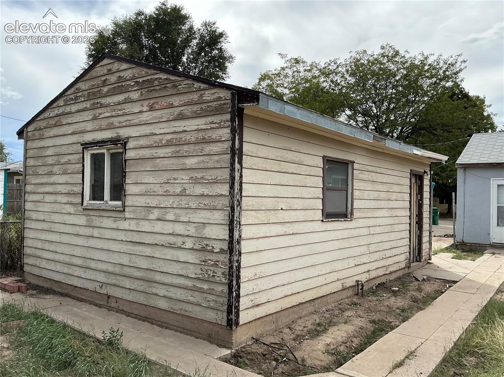 Image 5 of 13: Side of Structure