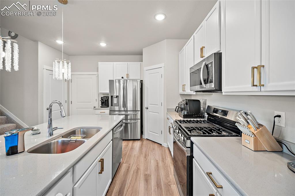 Image 14 of 43: Kitchen