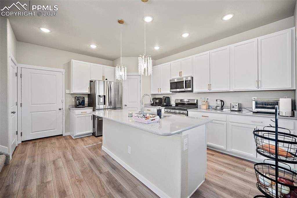 Image 15 of 43: Kitchen