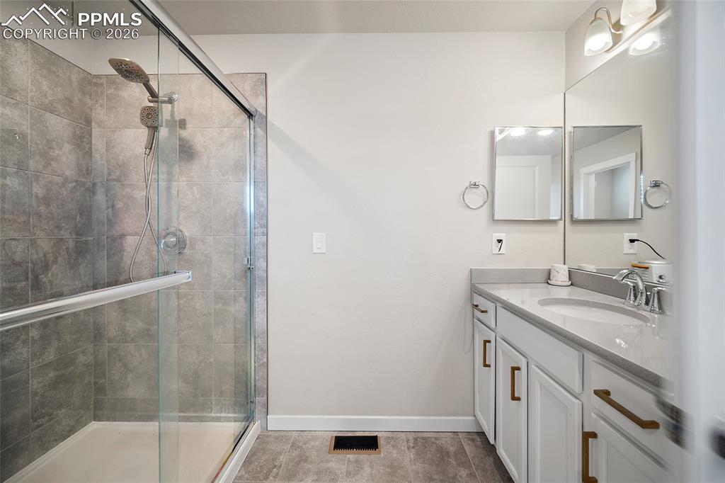 Image 26 of 43: Bathroom