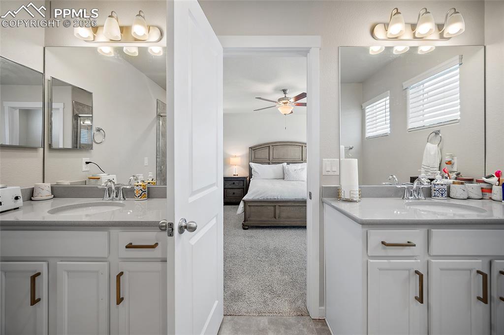 Image 27 of 43: Bathroom