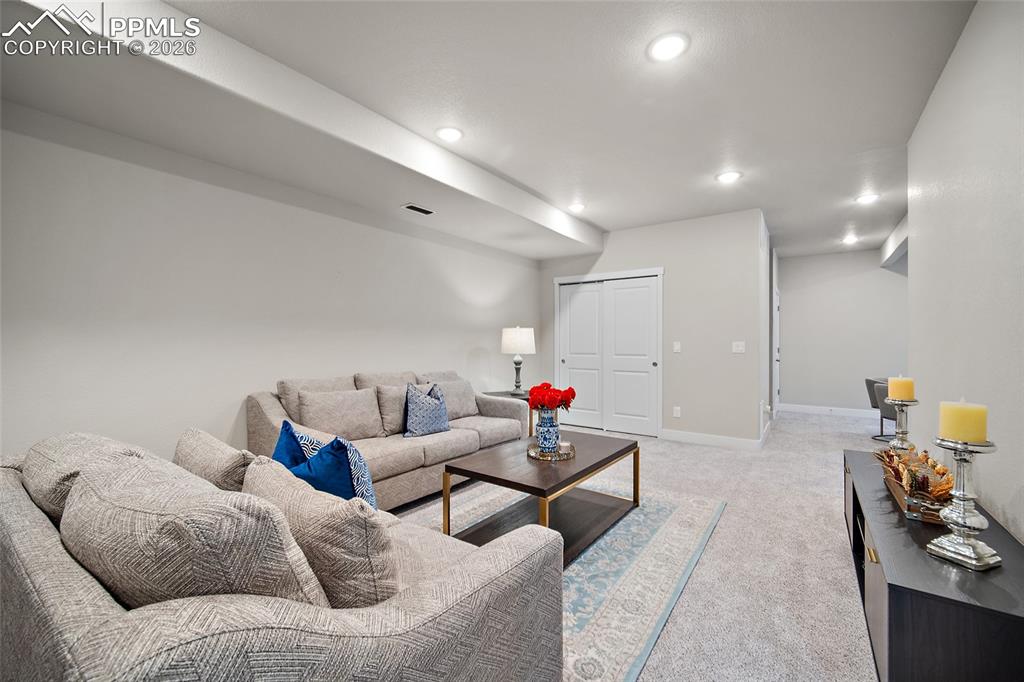 Image 32 of 43: Living Room