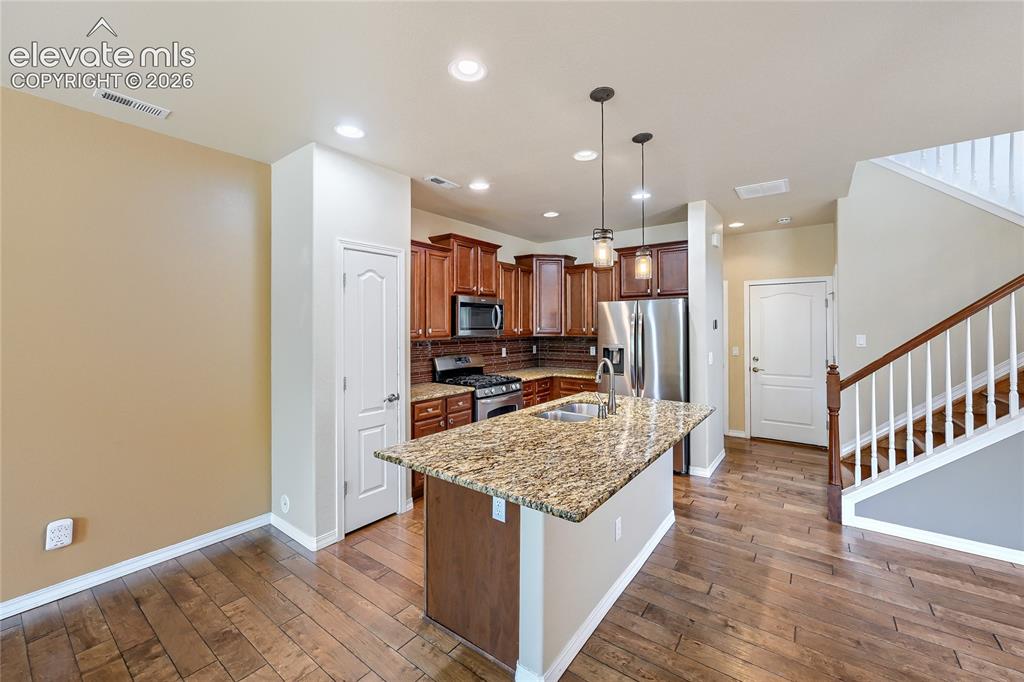 Image 10 of 31: Kitchen