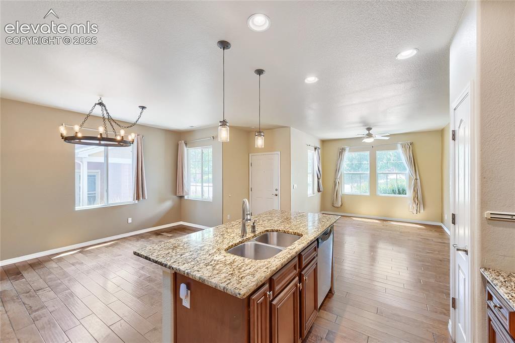 Image 12 of 31: Kitchen