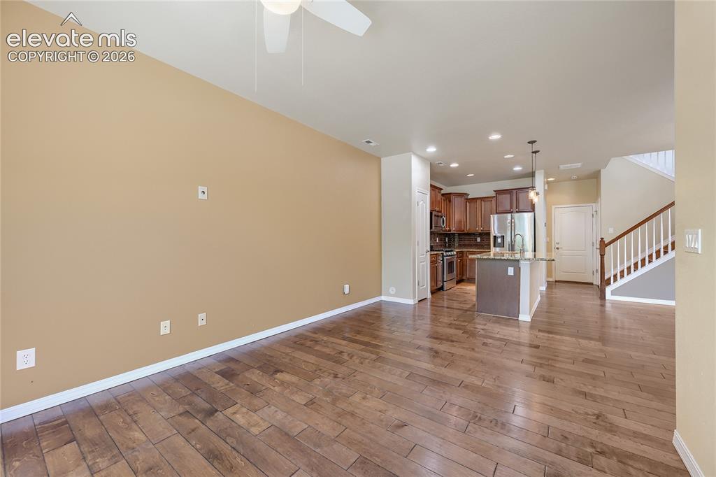 Image 7 of 31: Living Room