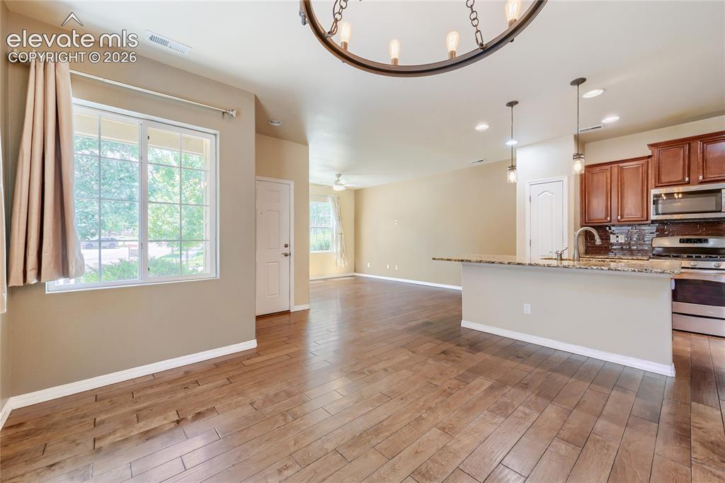 Image 8 of 31: Kitchen