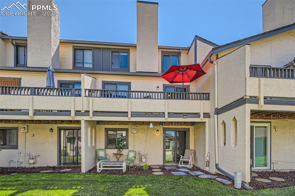 Image 26 of 29: Outdoor living areas