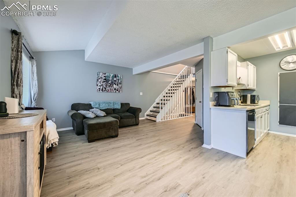Image 6 of 29: Open floorplan is terrific for entertaining