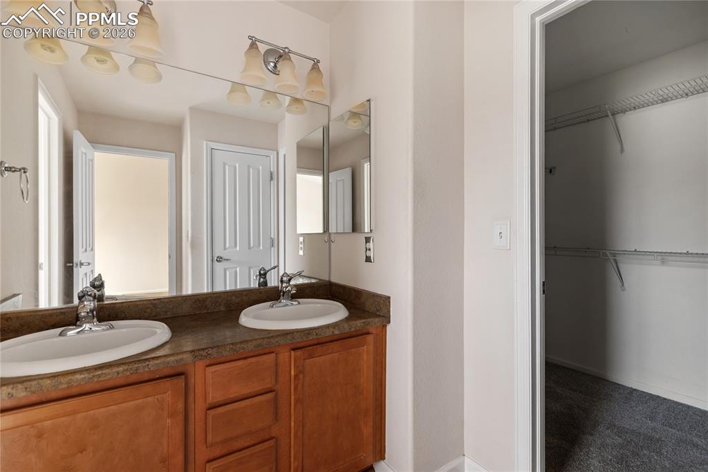 Image 13 of 38: Bathroom