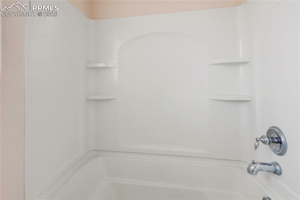 Image 14 of 38: Bathroom