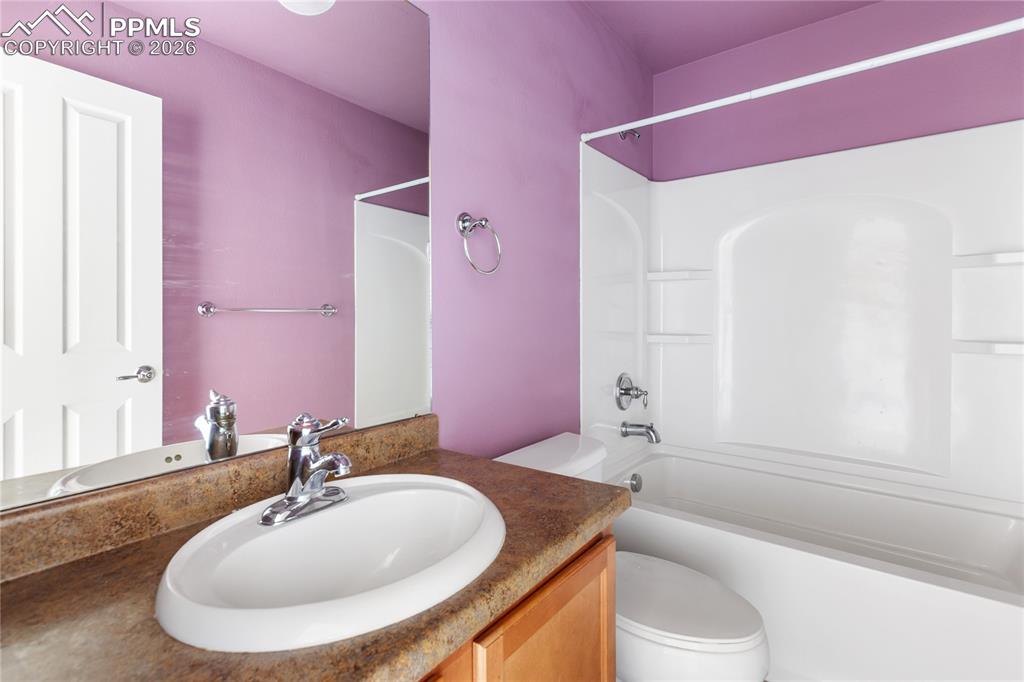 Image 21 of 38: Bathroom