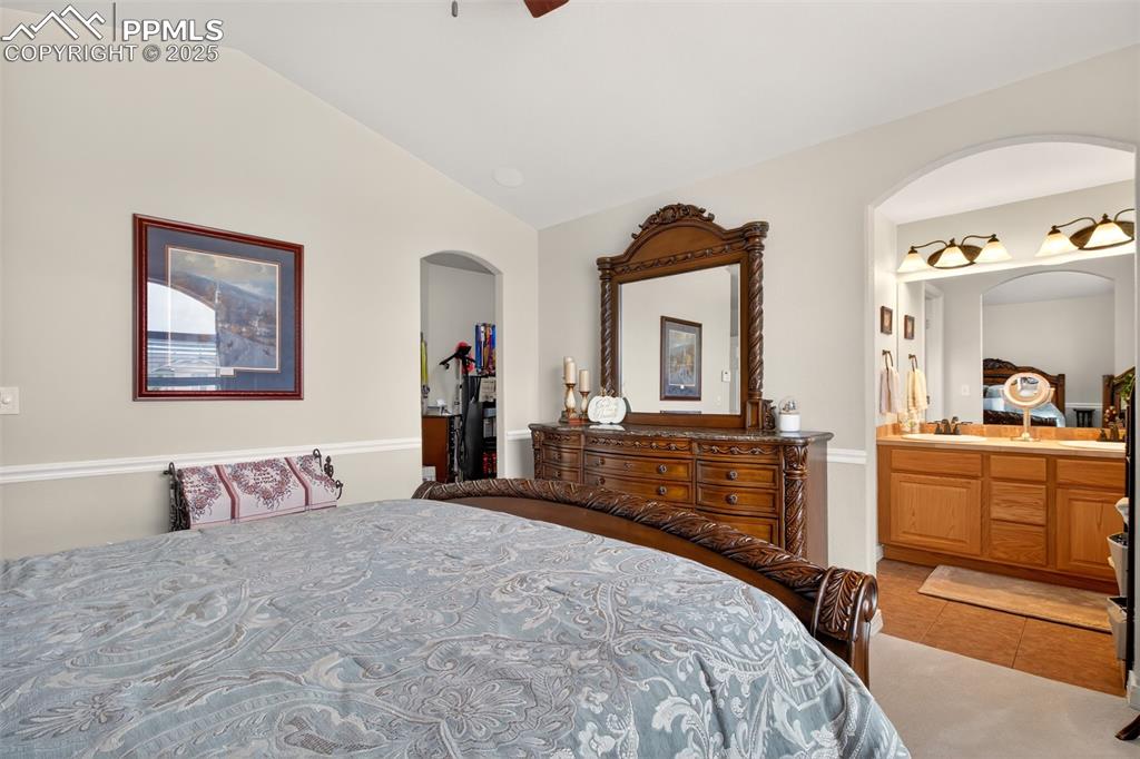 Image 18 of 38: Bedroom