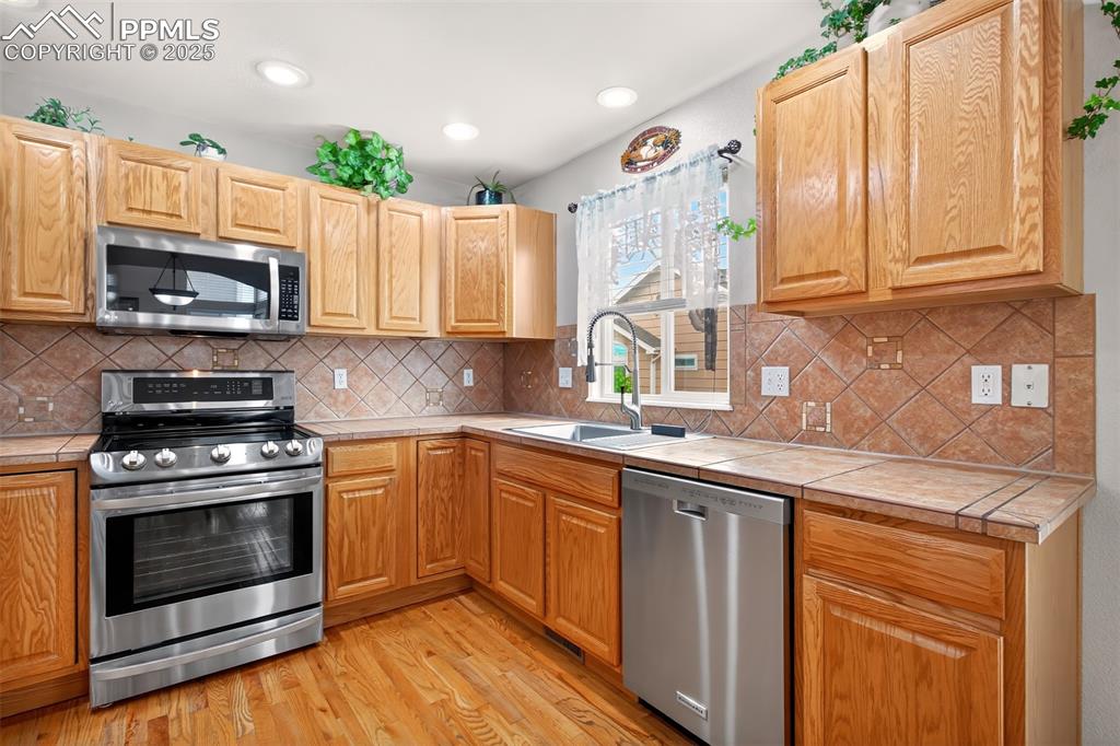 Image 8 of 38: Kitchen