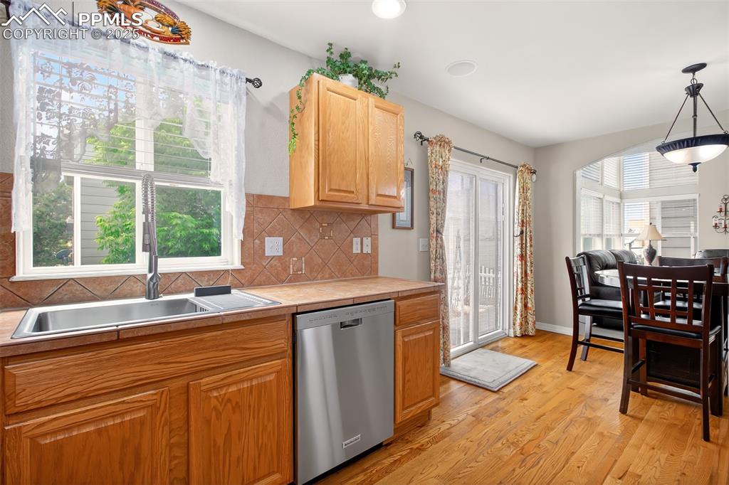 Image 9 of 38: Kitchen