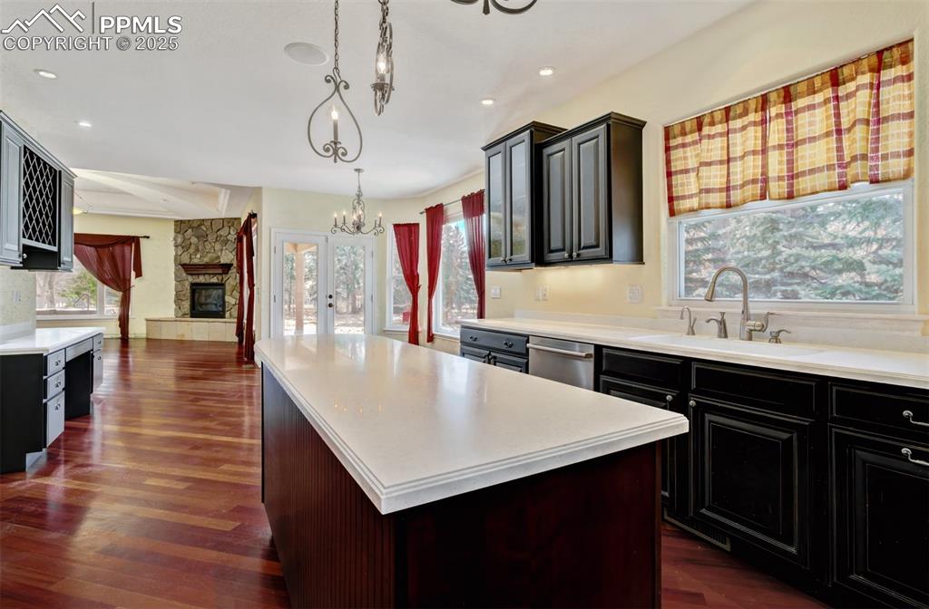 Image 31 of 48: Kitchen