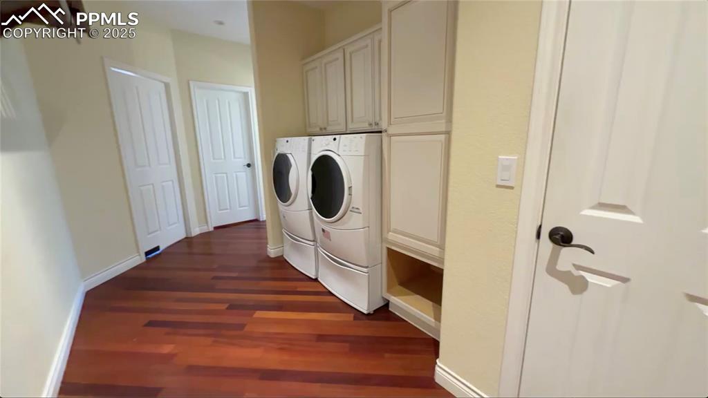 Image 34 of 48: Laundry area