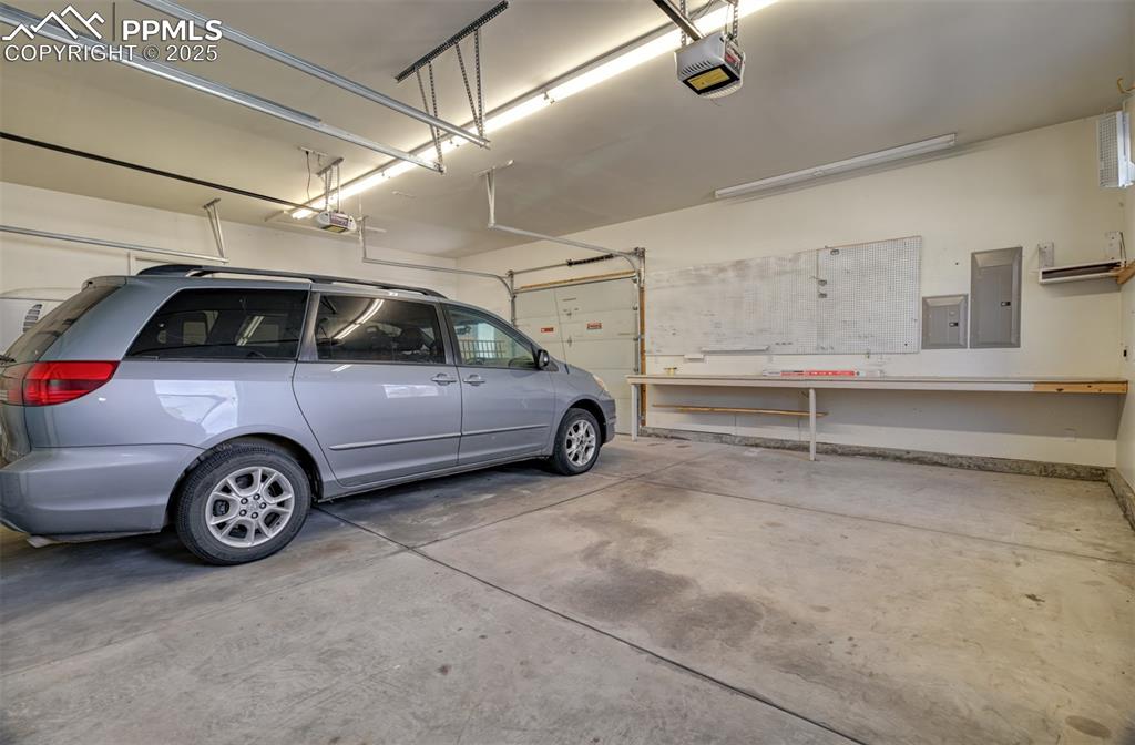 Image 44 of 48: 3 car garage