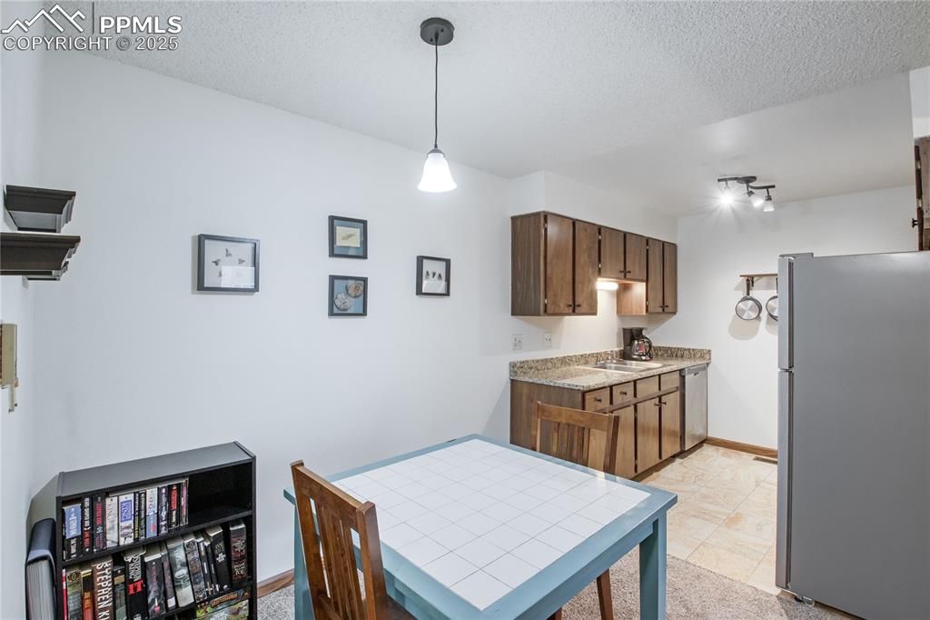 Image 11 of 22: Kitchen