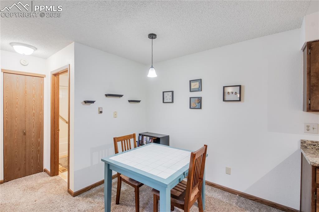 Image 12 of 22: Dining Area