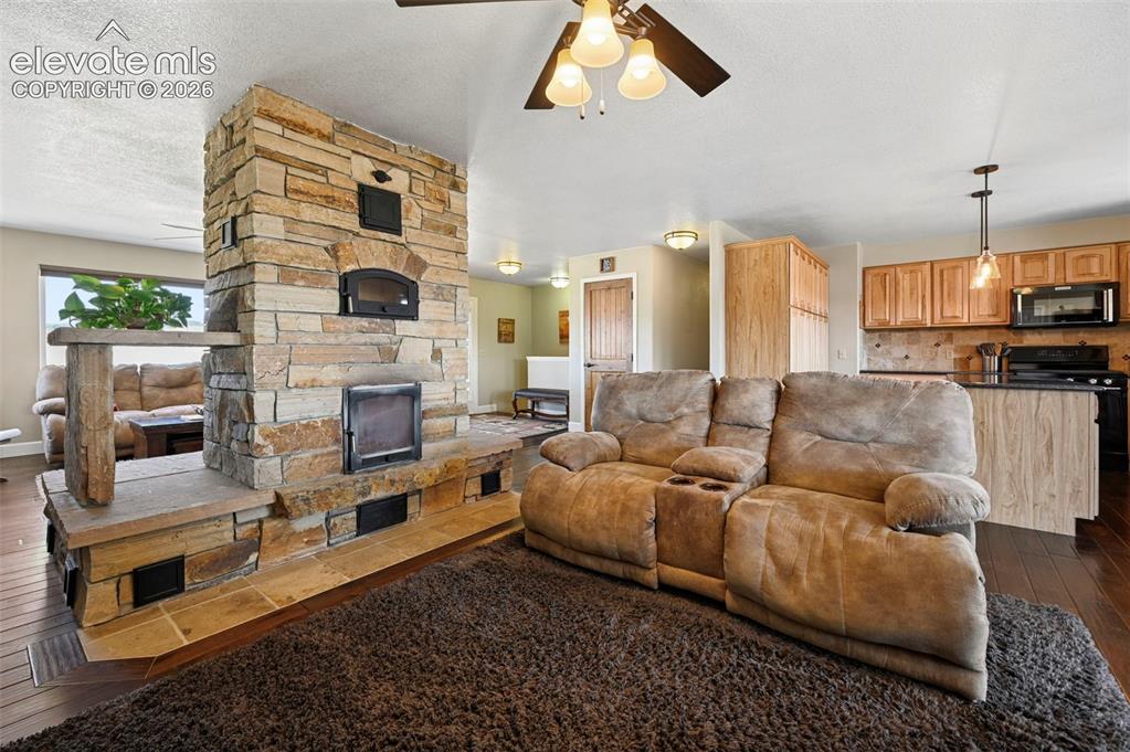 Image 10 of 49: Living Room