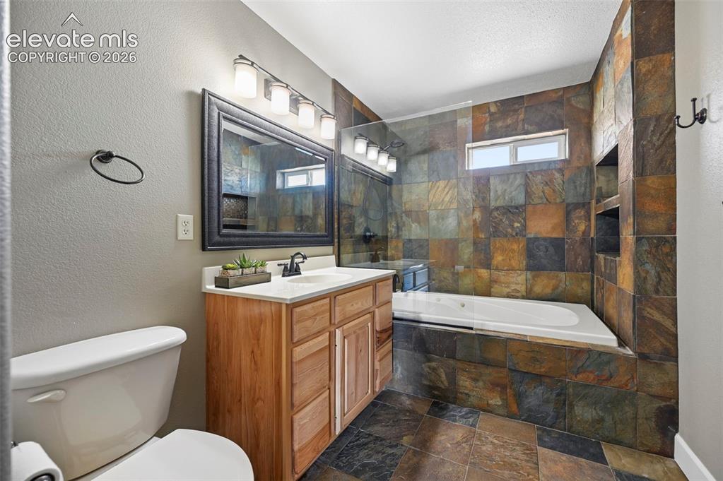 Image 29 of 49: Bathroom