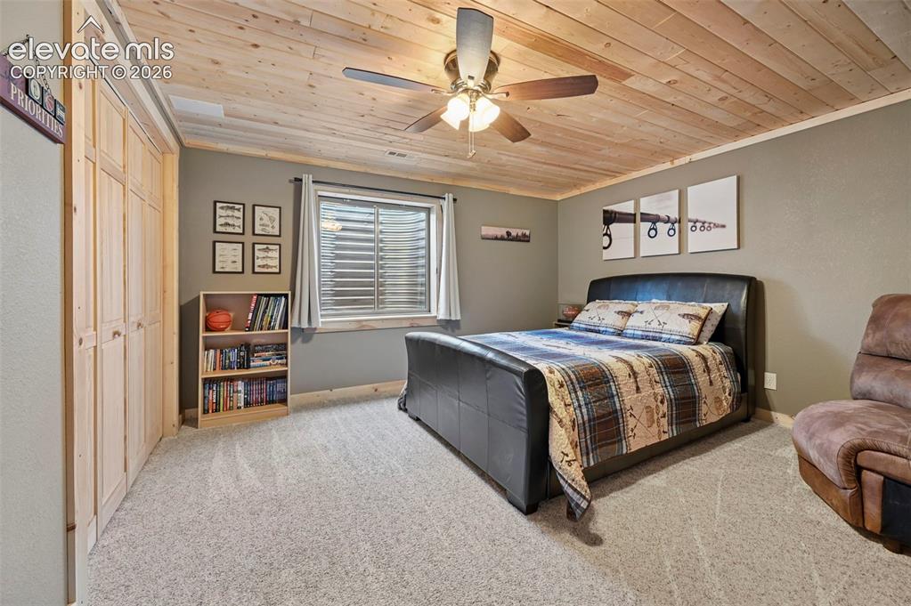 Image 39 of 49: Bedroom