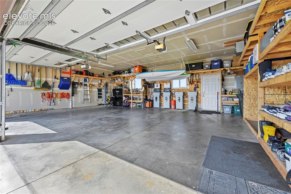 Image 42 of 49: Garage