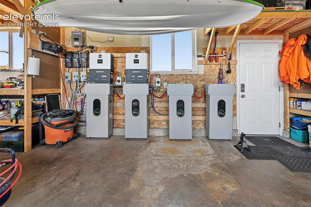 Image 44 of 49: Garage