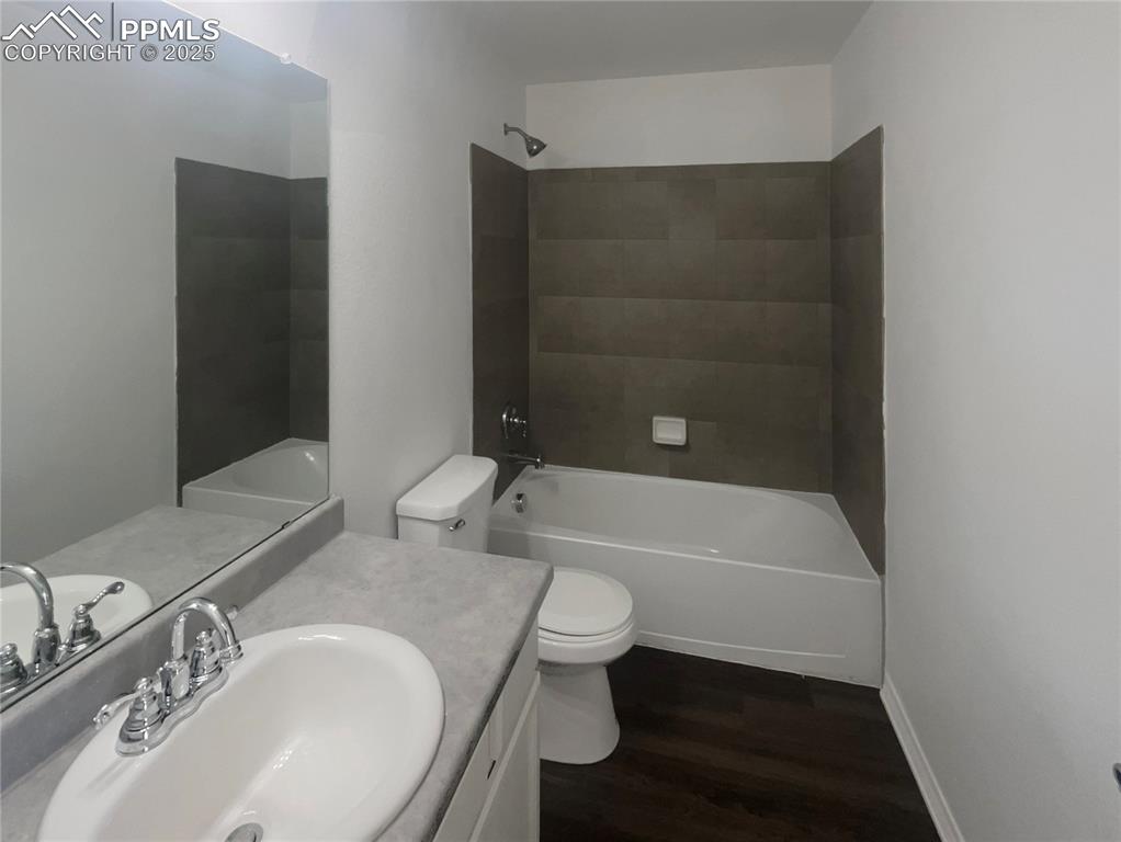 Image 16 of 23: Bathroom