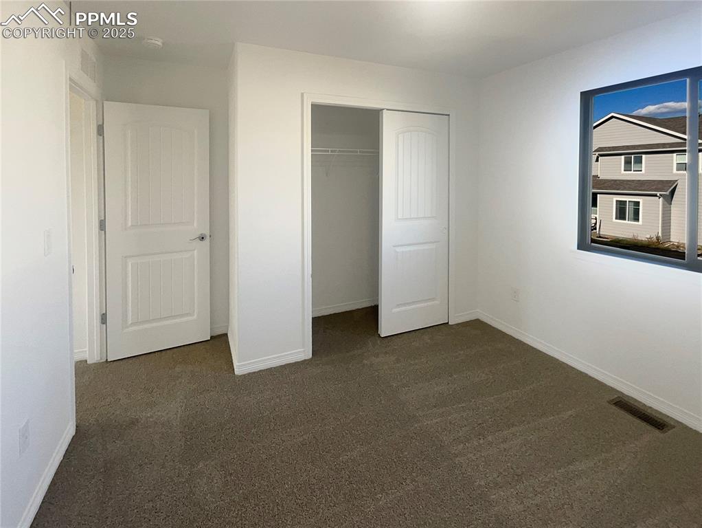 Image 18 of 23: Bedroom