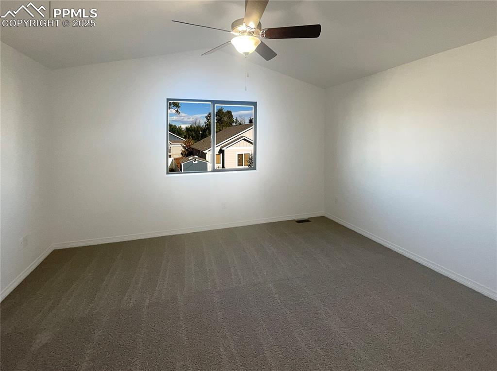 Image 5 of 23: Bedroom