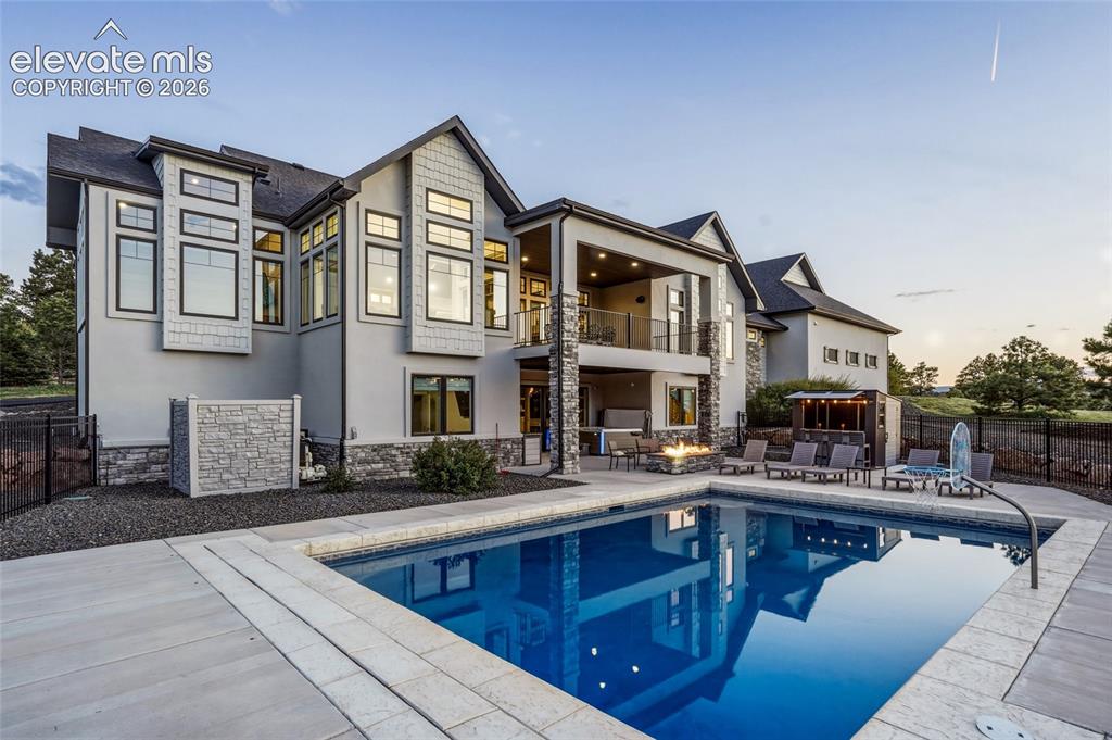 Image 42 of 50: Back of Structure