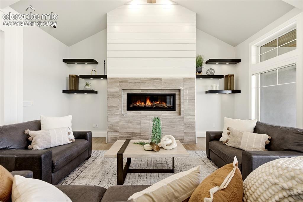 Image 9 of 50: Living Room
