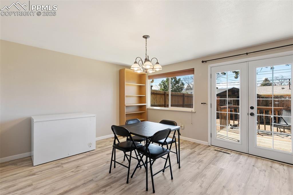 Image 10 of 43: Dining Area