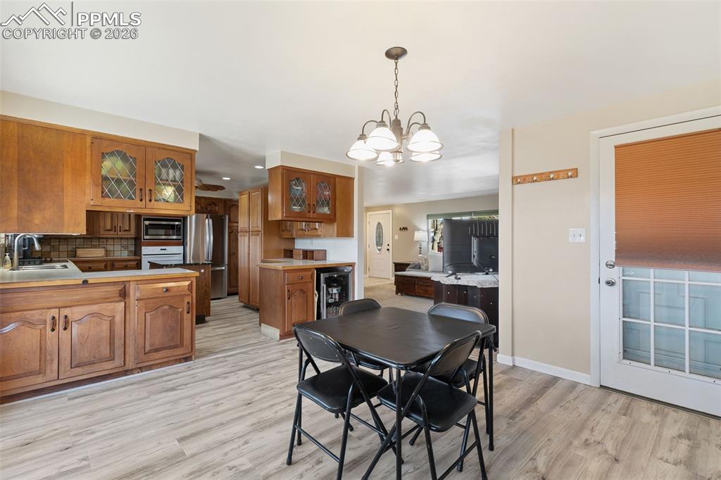 Image 11 of 43: Dining Area