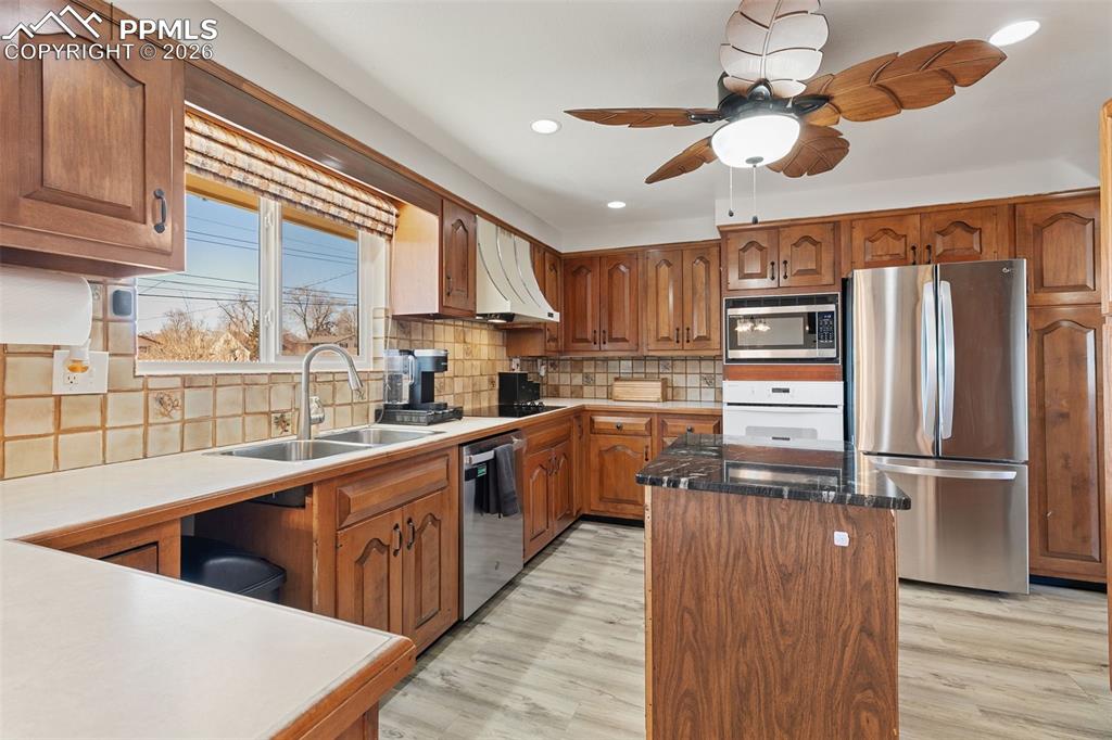 Image 12 of 43: Kitchen