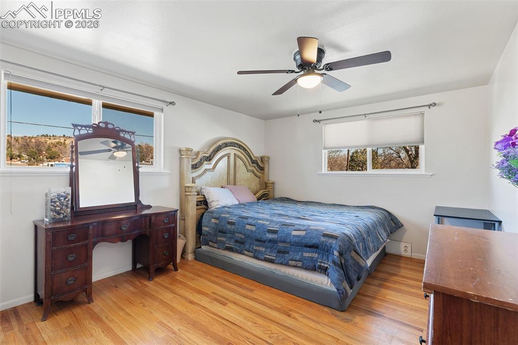 Image 17 of 43: Bedroom