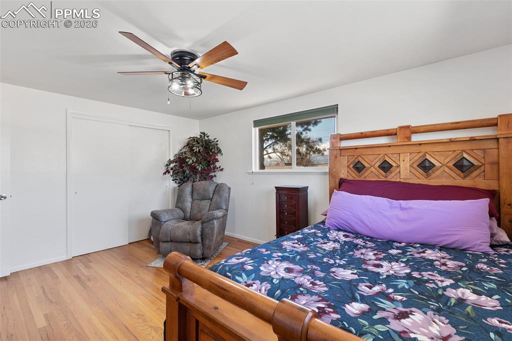 Image 22 of 43: Bedroom