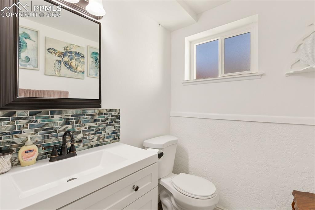 Image 23 of 43: Bathroom