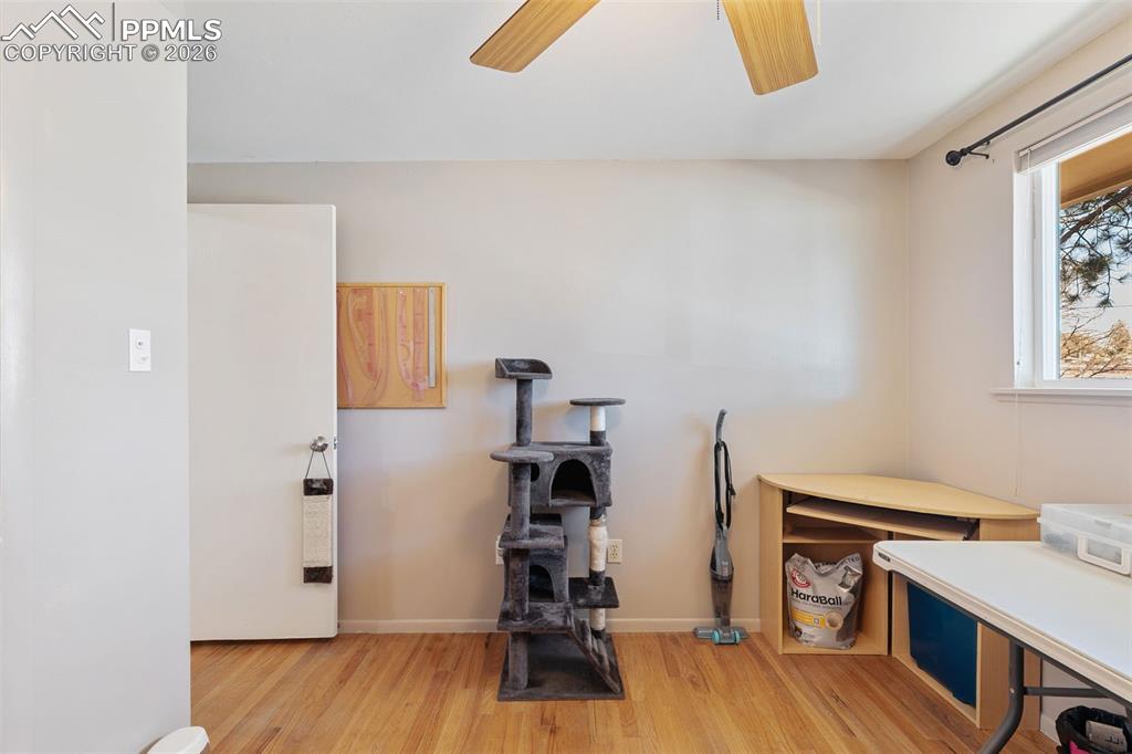 Image 26 of 43: Office