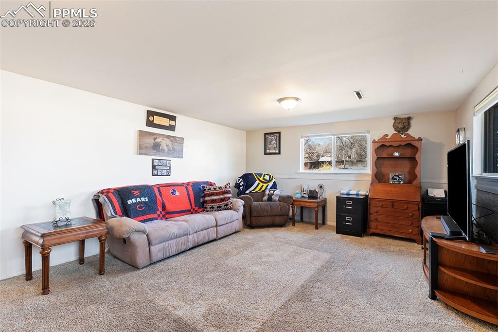 Image 29 of 43: Living Room