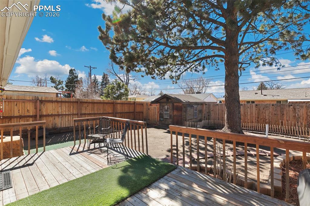 Image 36 of 43: Deck