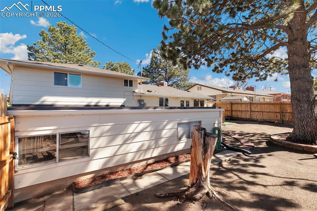 Image 38 of 43: Back of Structure