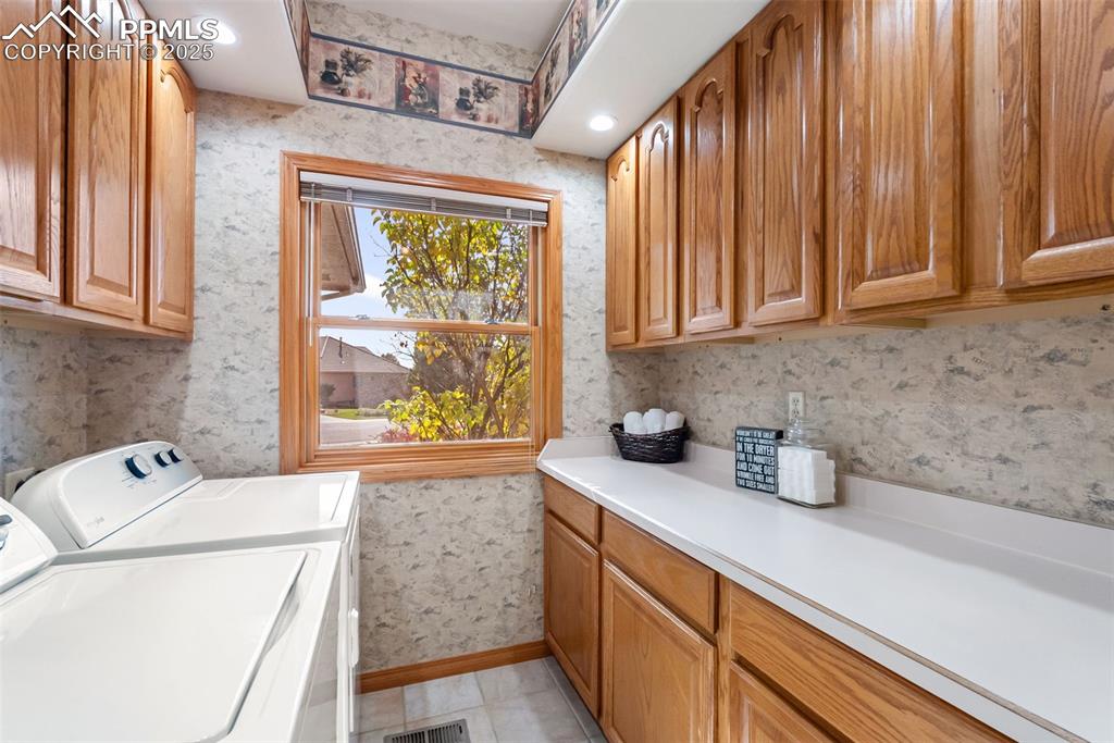 Image 11 of 35: Laundry