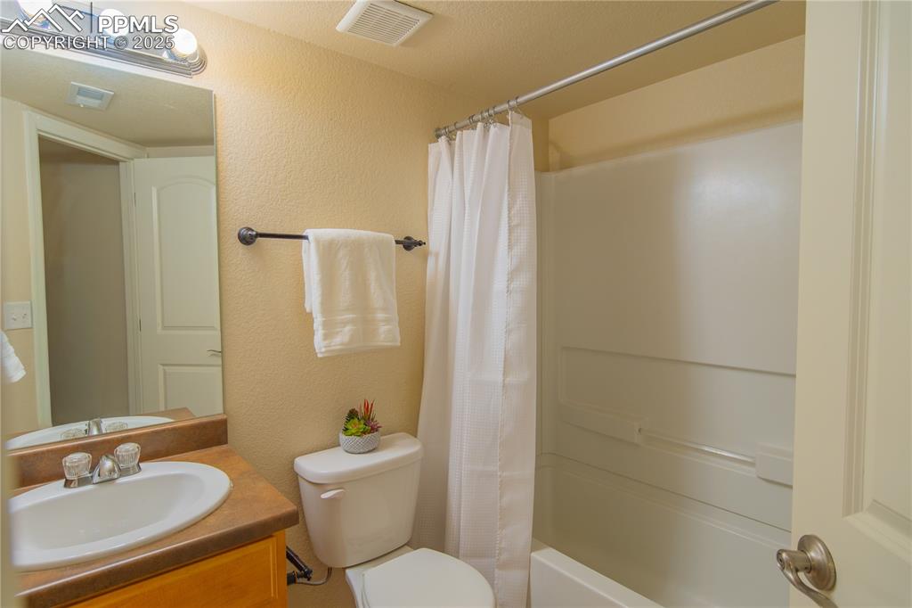 Image 20 of 22: Basement bathroom