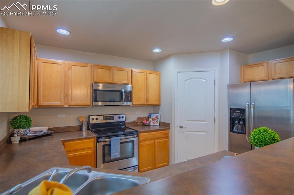 Image 8 of 22: Kitchen