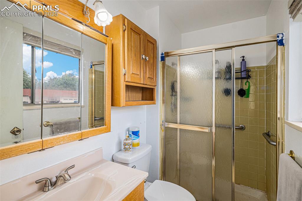 Image 12 of 20: Master Bathroom