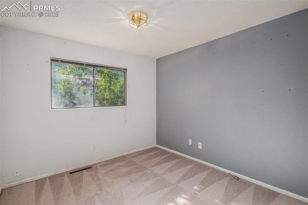 Image 13 of 20: Upper Level Bedroom #2