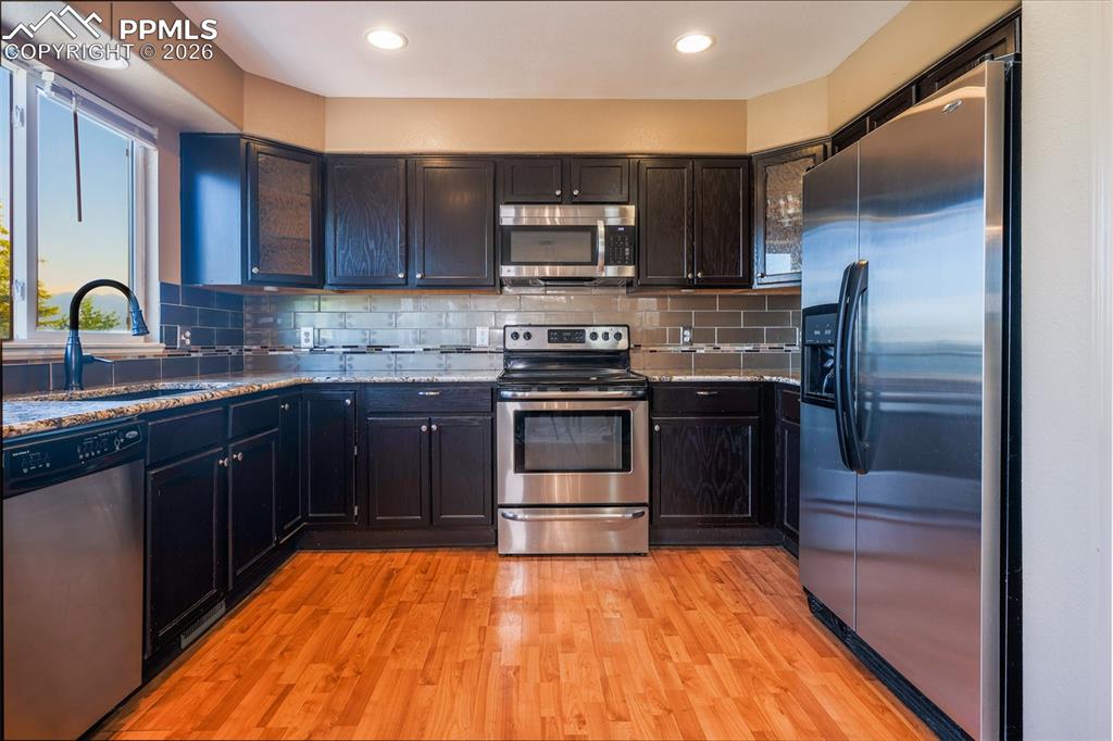 Image 10 of 42: Kitchen