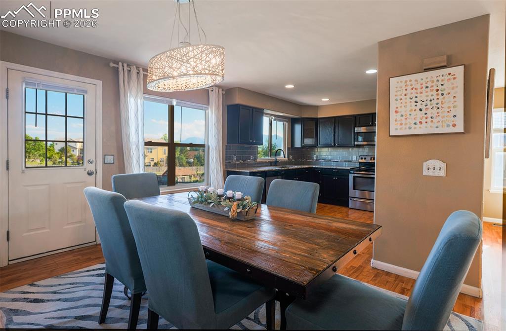 Image 13 of 42: Dining Area